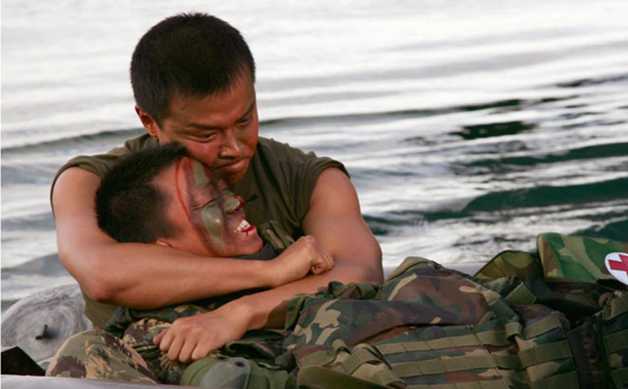 今天,一部被低估的经典部队剧又杀回来了。+