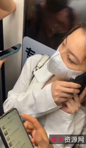 地铁秘密：火辣内衣模特被悄悄俯拍，高清画面带你窥视刺激