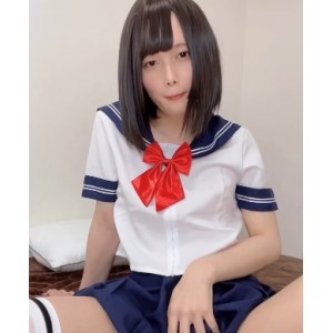 伪娘秋月真凌：性感外表、精彩表演，把你拉进视频世界