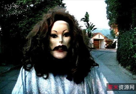 美国2010年惊悚恐怖电影：《我唾弃你的坟墓-系列》