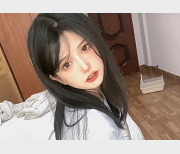 新晋女神TiTi私拍：1.2G浮力姬妹子美女白玉兔馒头光“阴”，把你抓住的病！