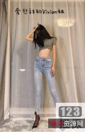 性感厨娘Vivian姐的精湛厨艺与迷人外表