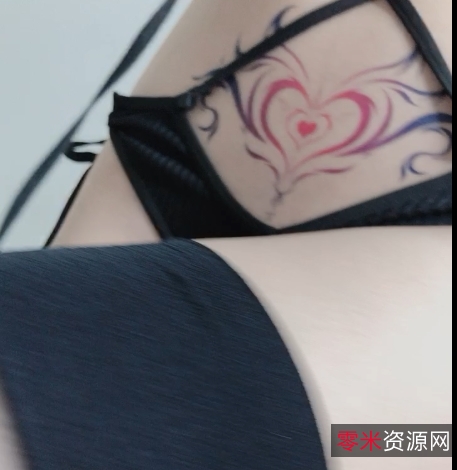 《山本优木妹子风格写真集：丰满的尤物白色袜子美腿精彩瞬间》