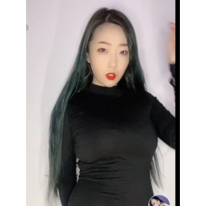 虎牙网红芮甜甜：性感精选女神，火辣身材，精彩果舞表演
