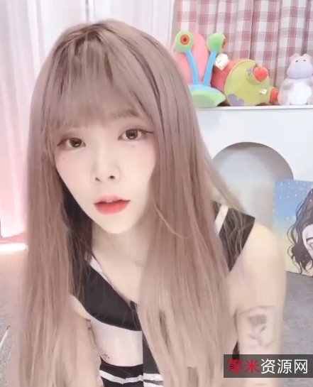 【超级重磅】LPL前职业选手WE大舅子前妻『金提莫』女团成员+最新福利合集更新至10月【179P30V/2.76G】【百度云】