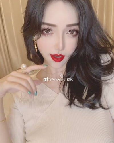 顾灵曦微博网红Angela小香猪视频图集声音互动自拍大码女孩惊喜！