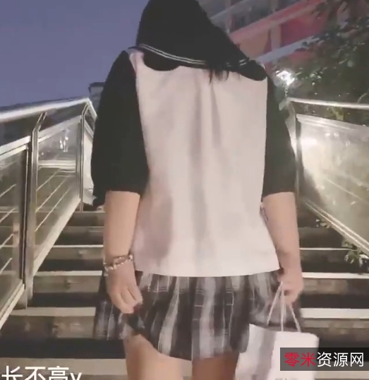 沙耶妹妹推出新款黑色衣服，让你体验小妹妹的感觉！