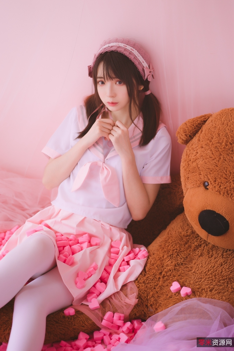 虎牙美女：胖次猫大白兔，性感翘臀、白皙皮肤，火辣三围诱惑男人！