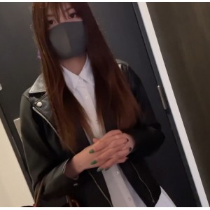 玉莲穿着白衣，跳起神奇的舞蹈，让你叹为观止视频资源：网红美女“玉莲”的黑白反差双压视觉感冲击之作