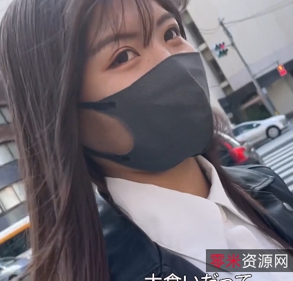 玉莲穿着白衣，跳起神奇的舞蹈，让你叹为观止视频资源：网红美女“玉莲”的黑白反差双压视觉感冲击之作