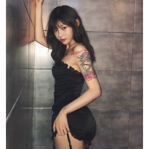 斗鱼网红大咖600万粉完整合集：抖音高颜值性感私拍+反差重机车少女+情侣小情调私拍绅士写真