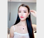 白净丰满魔鬼老阿姨快男2V1.4G妹子组合装