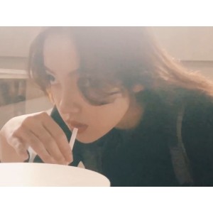 网红婕哥作品合集美丽的眼眸、完美的脸蛋、婴儿肥可爱的笑容、狐媚的神态，百变风采！