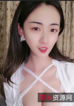 可爱快手网红小球球玉兔:颜值高、滤镜美、身材丰满、跳舞晃动可爱。