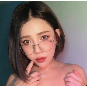 国外女网红Hannahowo的吃鸡合集资源，共25个视频和41张图片，大小为8.77G，可在百度云获取。