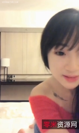 首次沉沦的平面模特，身材和样貌都是顶级的，1V视频大小为898MB，可以在百度盘上下载。