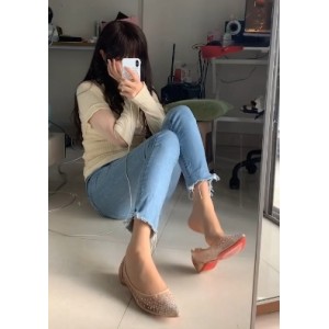 《无敌小姨妈》斗鱼人气网红主播精彩合集：腿控足系列、成熟主妇美腿室外奇妙诱惑！（932M）