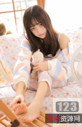 COSER一线妹子作品集:热门的自拍视频,3.45G的紧致身材和白皙皮肤