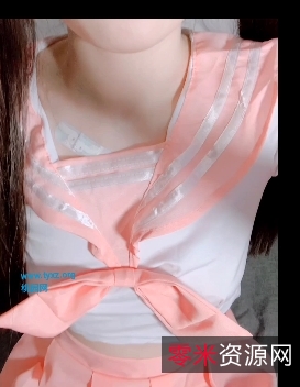 粉色JK服装配白色袜子,网红小姐姐的必备款