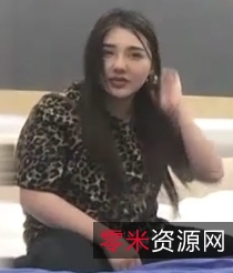 豹纹大耳环私拍美少女