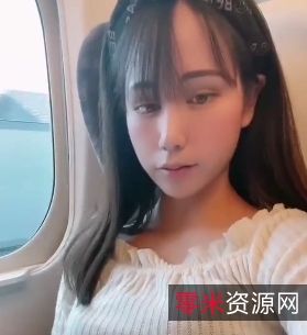 高铁美女大胆展示安慰