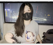 推特网红巨R女神九儿摩天轮自拍定制视频，时长11分钟