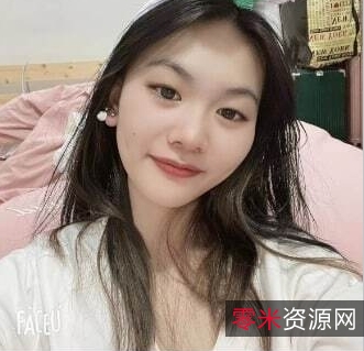 重庆奶茶店美女摄影师拍摄的C杯美女照片,高清大图19张,支持5V充电,存储容量为2.3G,下载地址在百度盘。