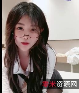 娃娃臉眼鏡萌妹自拍1V-1.1G身材曲线近镜头视频