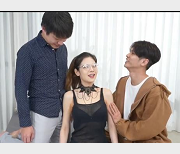18y新人Mia初体验三人游眼镜妹口香肠男主肛，彩表现！视频大小/数量