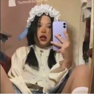 JK妹子女孩桐生芽子自拍爆火全网，短视频图集水印大一学妹车衣修水道户外小惊喜