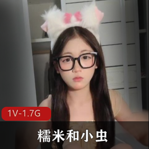 清纯可爱姐妹花糯米自拍舞蹈视频，时长1分03秒，白皙娇嫩身材展现优美舞姿