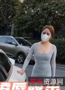 黑丝长腿乖乖女在保时捷车上欺负展示车阵，1V+1G视频火爆展示，百度盘永久链接