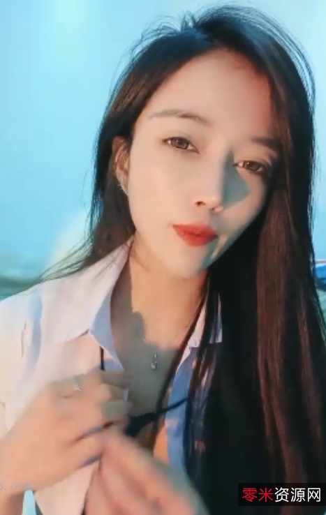 **上海模特一库一库111v137g合集，视频丰富多彩**自从母亲去世之后，我开始对上海模特展开了一番研究。在这个过程中，我发现了一个引人注目的合集，名为“一库一库111v137g合集”。这个合集包含了丰富的视频资源，总计收藏252个。通过百度搜索，可以轻松地单独下载其中的视频，其中有一部分视频大小为115。在这些视频中，有三位模特成为了我的关注对象。然而，令人意外的是，这三位模特并没有坐在一起。