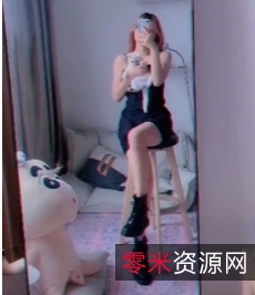 情和温暖，赢得了大家的喜爱。这就是小雨和小橘的故事，一段关于爱和勇气的故事。快来关注这对萌宠组合，一起感受他们带来的温暖吧！温馨感动，优质妹子与萌宠举牌女神视频精选