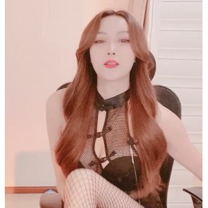 展现了她对生活的独特见解和对自己的自信态度。这种独特的风格吸引了众多观众的关注，让她成为了网络视频界的一位女王。如果你也想体验她的魅力和才华，不妨收藏一些她的作品吧！