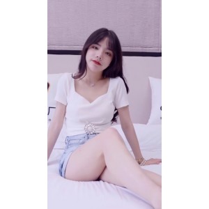 潘甜甜正片采访花絮4K增强，收藏246，百度ED2K均可找到，补链增强版