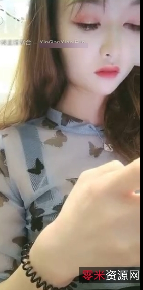 桃子仙女：女主播直播秀女人味，身材撩人心动