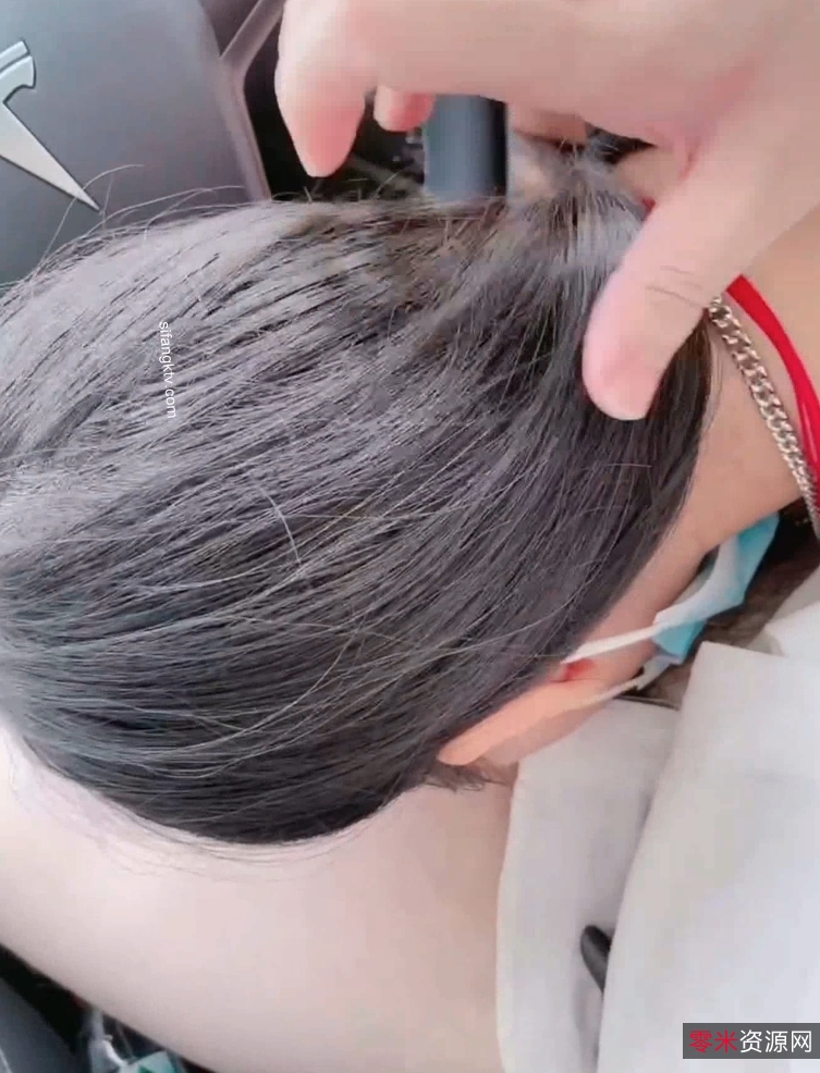 绿帽私拍百度盘『J神』最新合集68P7V1.4G，公园野外互动JK服装