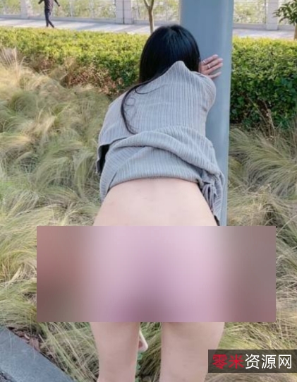 绿帽私拍百度盘『J神』最新合集68P7V1.4G，公园野外互动JK服装