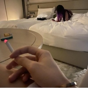 约P大神某推酒店约P女神GZ哥最新合集21V525M，颜值超高露脸作品