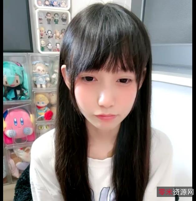 嫩妹小平台自拍合集4V2.1G，悲伤烤地瓜JK服装