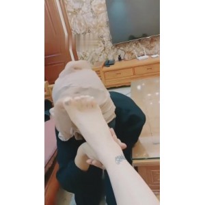 家奴伺候羽诺晚餐最新合集bf81581V32M，高清细腻