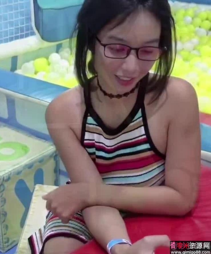 越南网红Kylie圣诞主题大合集50V241P10.22G，优雅自信的美女