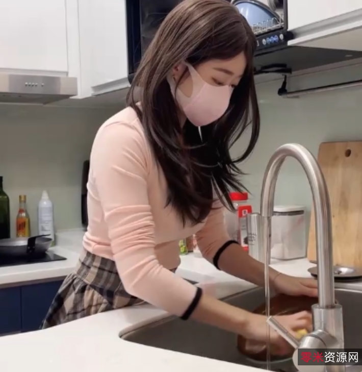 百度云Ellie胡言乱语瑜伽教练激励视频合集121部23.8G，身材饱满姿态诱惑