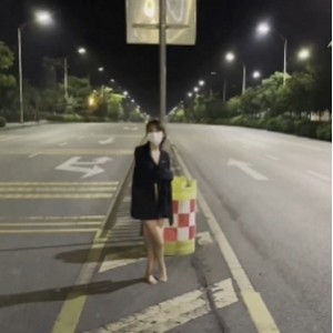 爱吃菠萝马路互动合集72部8G极致挑战