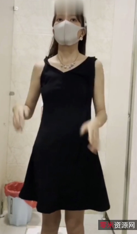 街拍吃货菠萝户外合集73V8G真人互动