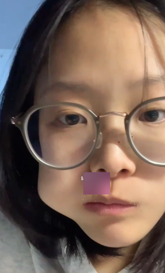 推特大二眼镜妹泄密视频2v2三人游336M深夜福利