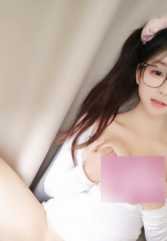 微博你的草莓蛋糕粉嫩福利视频合集2部1.6G甜到犯规