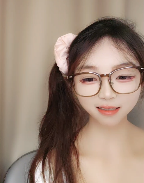 微博你的草莓蛋糕粉嫩福利视频合集2部1.6G甜到犯规