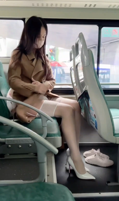 灏忔堡鍦嗘帹鐗逛笣瓒55V121G浼樿川